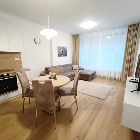 Sag Sky Park Free Parking And Wi-fi Apartmán